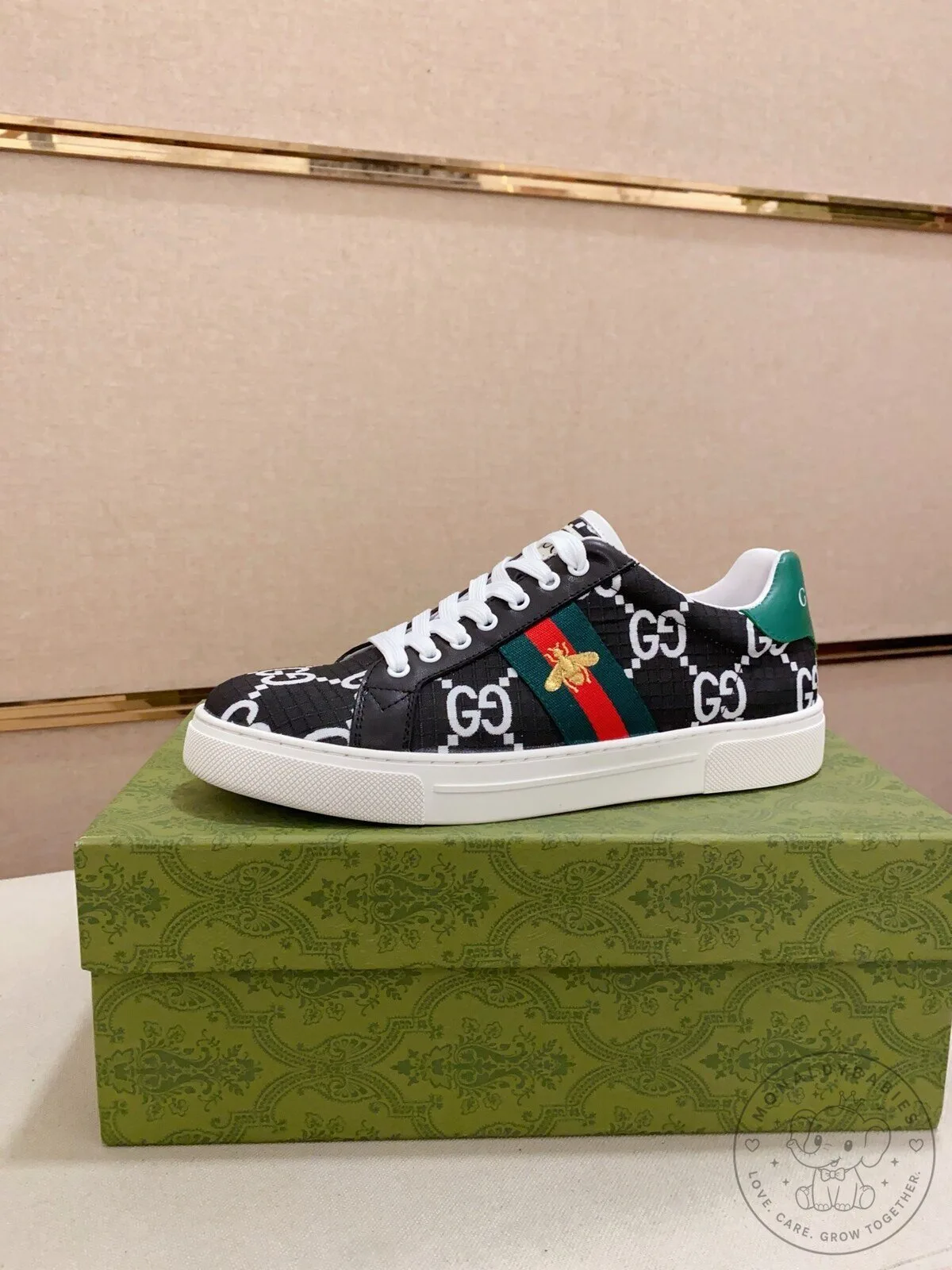 Gucci Bee Ace Embroidered Low-Top Sneakers for Men and Women